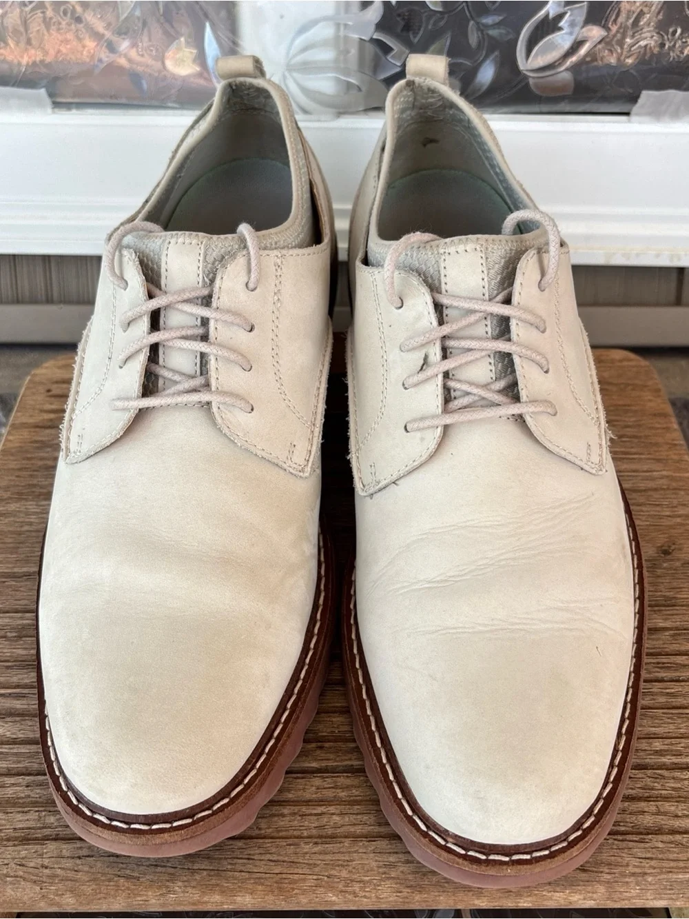 Johnston & Murphy Cream Suede Lace-Up Oxfords with Brown Soles 10.5